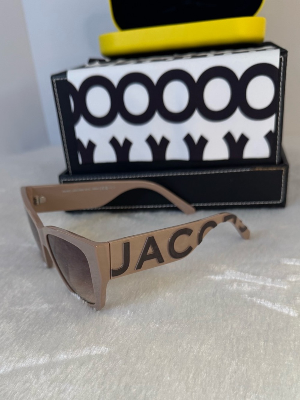 Fabulous Marc Jacobs Taupe Nude Brown Square-Edge Sunglasses - Picture 3 of 13